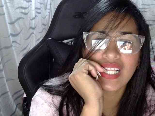 Letty33 webcam