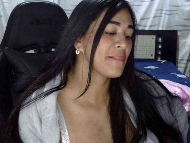 Letty33 webcam