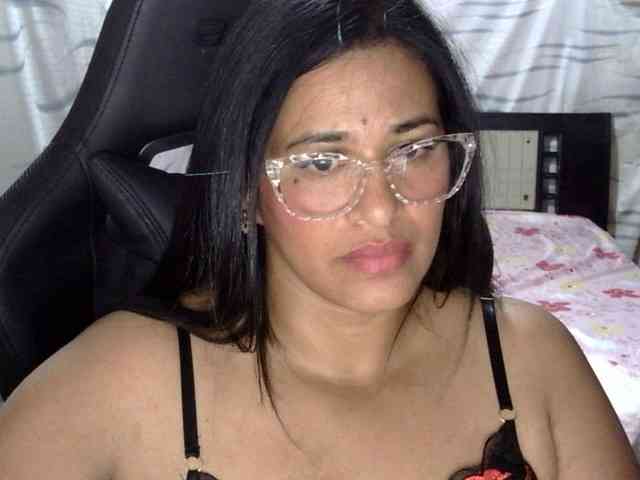 Letty33 webcam