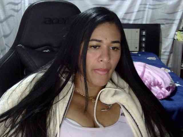 Letty33 webcam