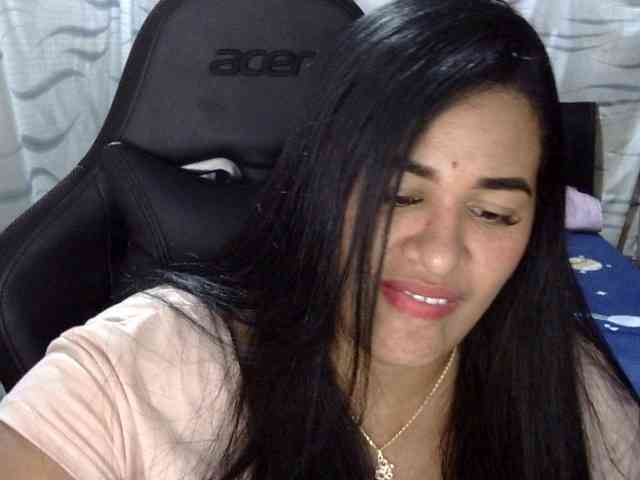 Letty33 webcam