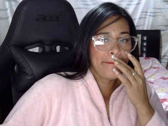Letty33 webcam