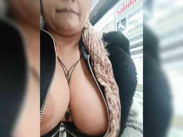 AlexaBrown12 webcam
