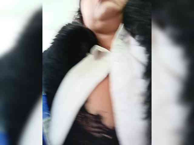 AlexaBrown12 webcam