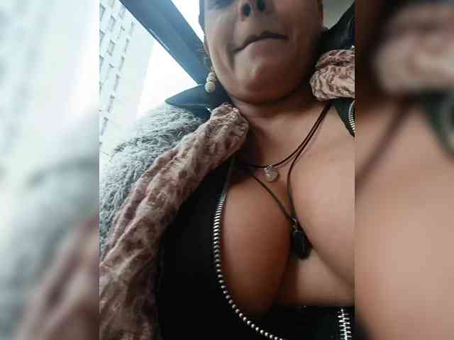 AlexaBrown12 webcam