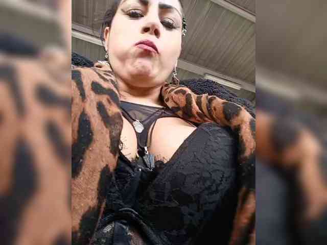 AlexaBrown12 webcam