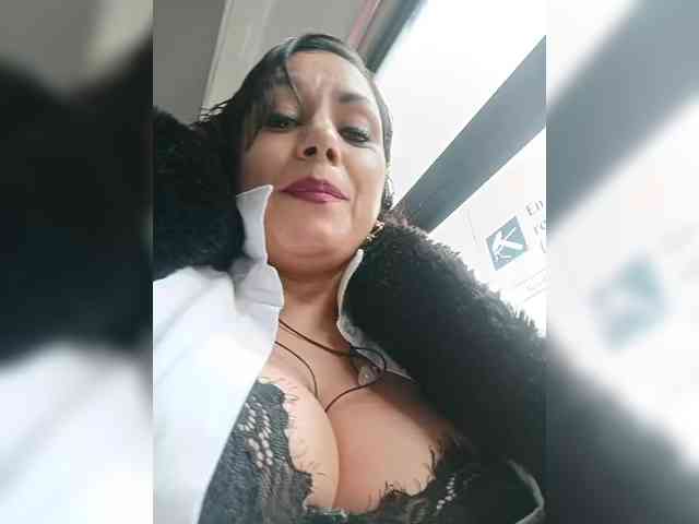 AlexaBrown12 webcam