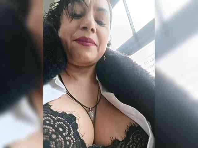 AlexaBrown12 webcam