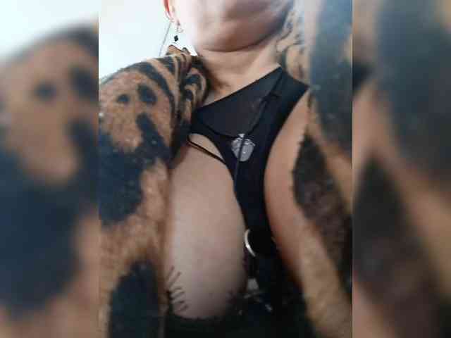 AlexaBrown12 webcam
