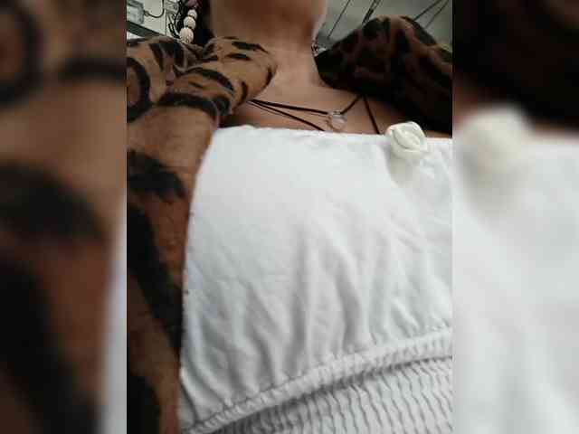 AlexaBrown12 webcam