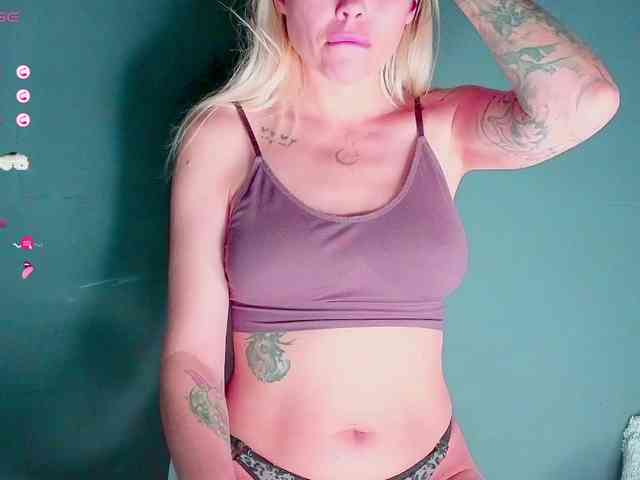 FrankieFoxie webcam