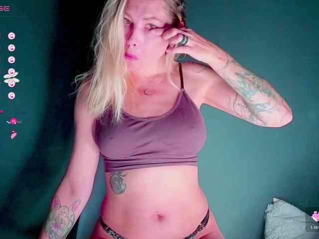 FrankieFoxie webcam