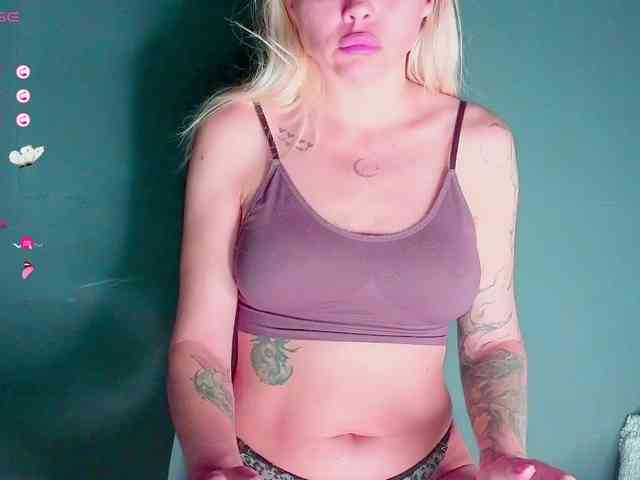 FrankieFoxie webcam