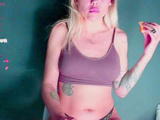FrankieFoxie webcam