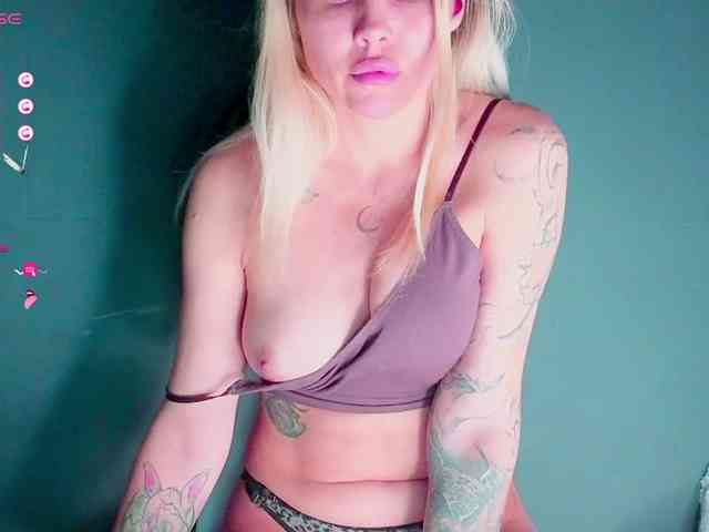 FrankieFoxie webcam