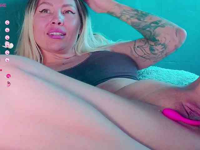 FrankieFoxie webcam