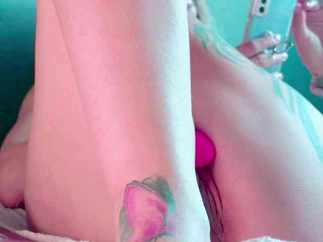 FrankieFoxie webcam