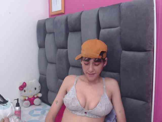 HottAlexxxa webcam