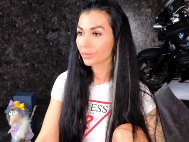 Entra en el chat con el modelo -BABAYAGA- -BABAYAGA-