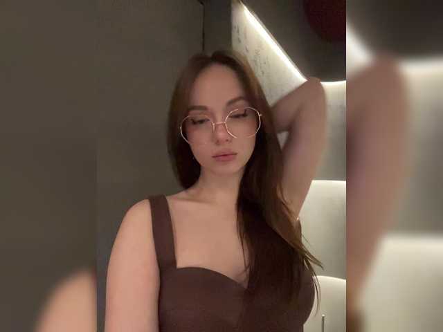 Entra en el chat con el modelo OlivkaVif OlivkaVif