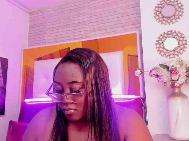 ShaniaBrown webcam