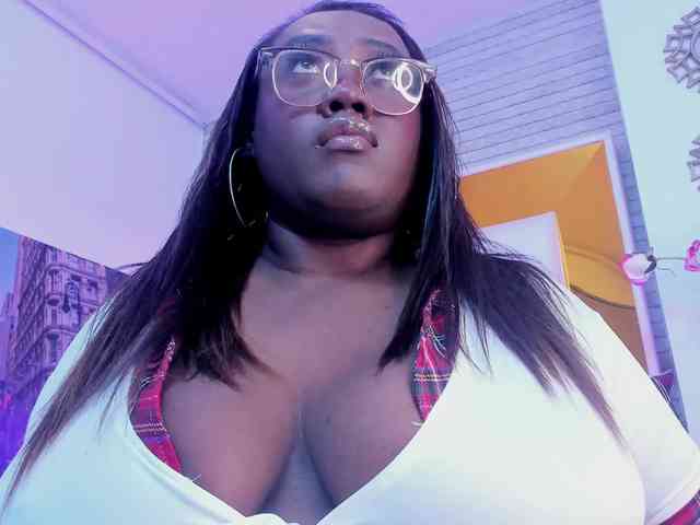 ShaniaBrown webcam