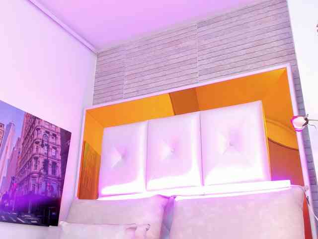 ShaniaBrown webcam