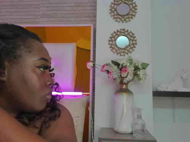 ShaniaBrown webcam