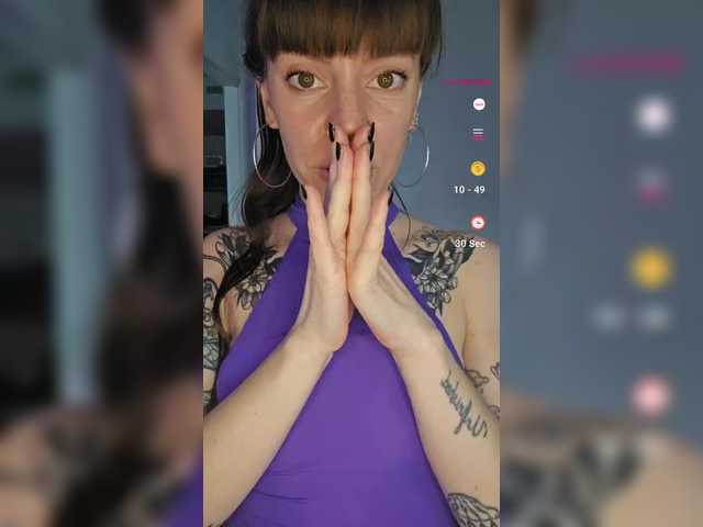 EmilieEdelana webcam