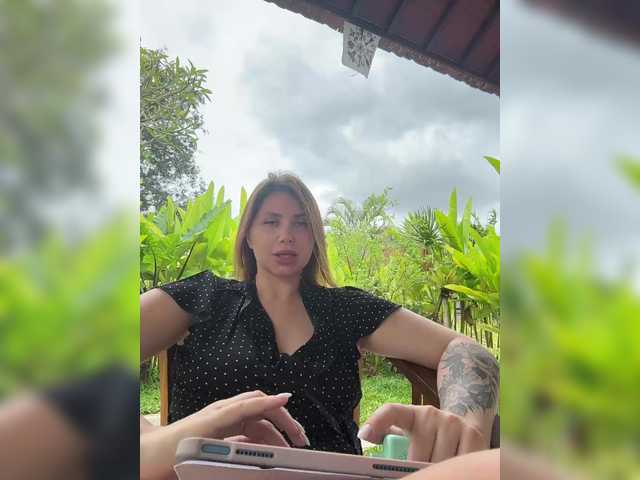 Vai a chattare su -LeiaProseccina- -LeiaProseccina-