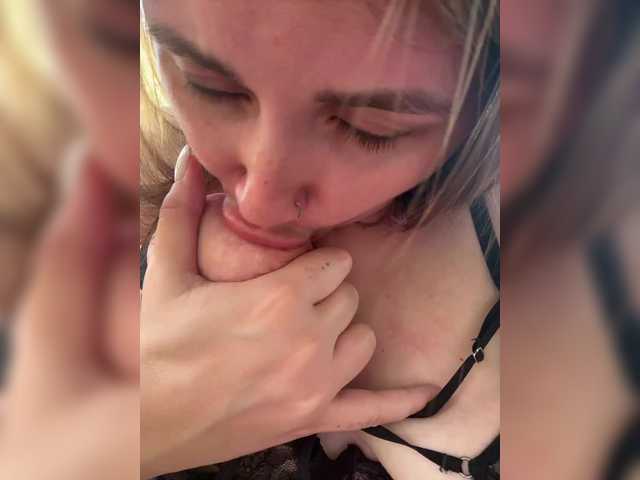 Vai a chattare su -LeiaProseccina- -LeiaProseccina-