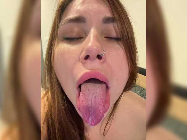 Accedi alla chat con il nickname LeiaProseccina LeiaProseccina