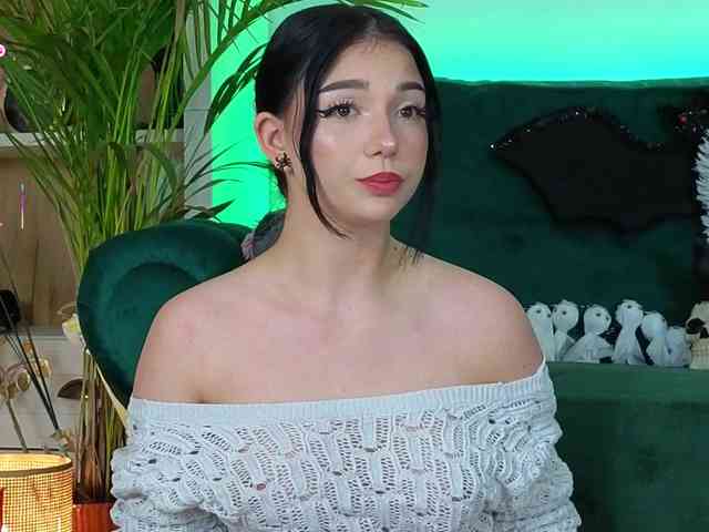 AveryWillow webcam