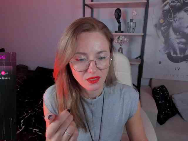 FreyaFindomFitGoddess webcam