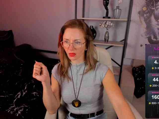 FreyaFindomFitGoddess webcam