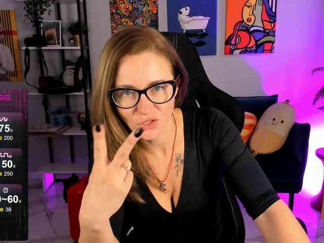 FreyaFindomFitGoddess webcam