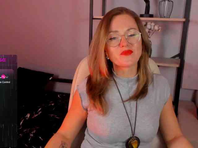 FreyaFindomFitGoddess webcam