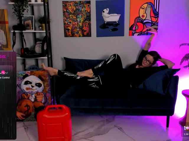 FreyaFindomFitGoddess webcam