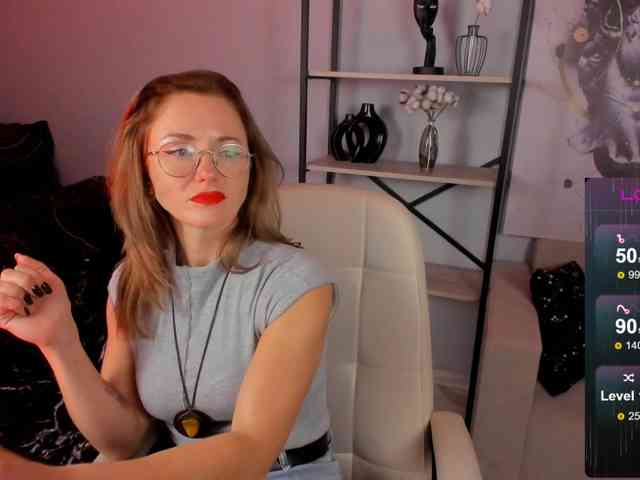 FreyaFindomFitGoddess webcam