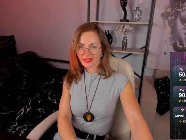 FreyaFindomFitGoddess webcam