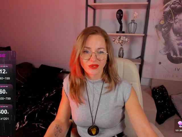 FreyaFindomFitGoddess webcam