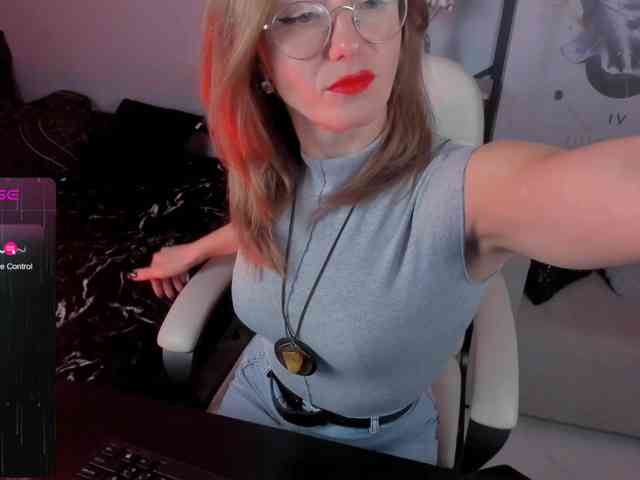 FreyaFindomFitGoddess webcam