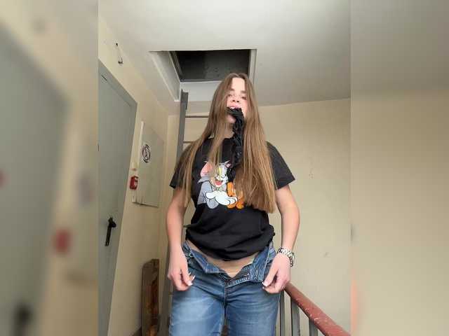 Entra en el chat con el modelo LolaSexxx LolaSexxx