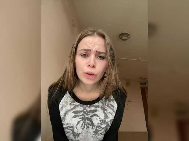 Entra en el chat con el modelo LolaSexxx LolaSexxx