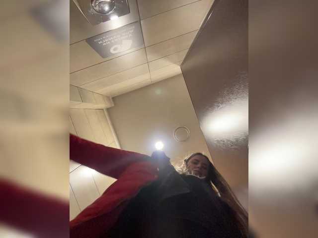 Accedi alla chat con il nickname LolaSexxx LolaSexxx