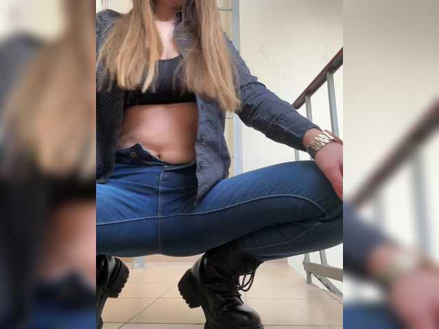 Accedi alla chat con il nickname LolaSexxx LolaSexxx