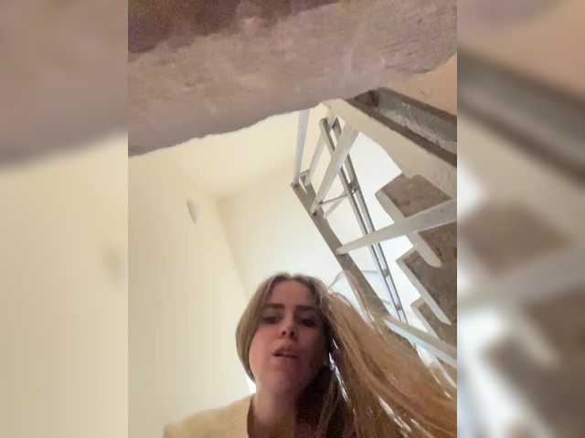 Entra en el chat con el modelo LolaSexxx LolaSexxx