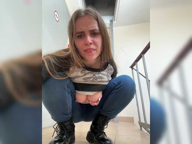 Entra en el chat con el modelo LolaSexxx LolaSexxx