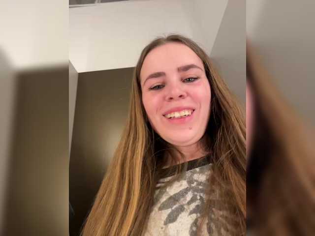 Accedi alla chat con il nickname LolaSexxx LolaSexxx