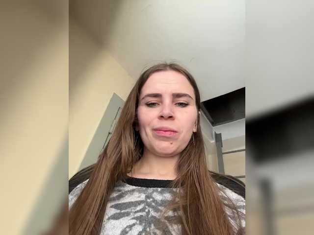 Accedi alla chat con il nickname LolaSexxx LolaSexxx